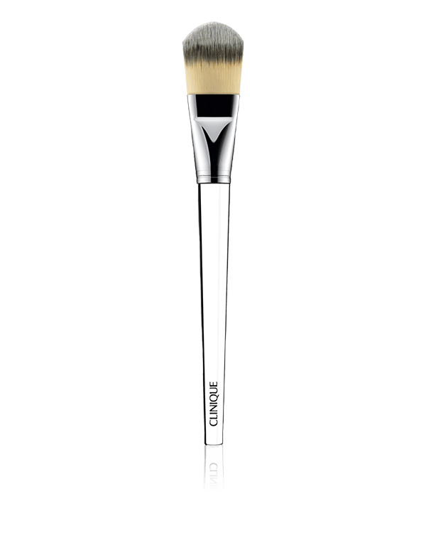 Foundation Brush, Επίπεδο πινέλο με λοξό τρίχωμα για τέλεια εφαρμογή και αψεγάδιαστη κάλυψη. Η επίπεδη επιφάνεια είναι ιδανική για εφαρμογή σε όλο το πρόσωπο, καθώς και στις στενές περιοχές του προσώπου. Μοναδική αντιβακτηριακή τεχνολογία.
